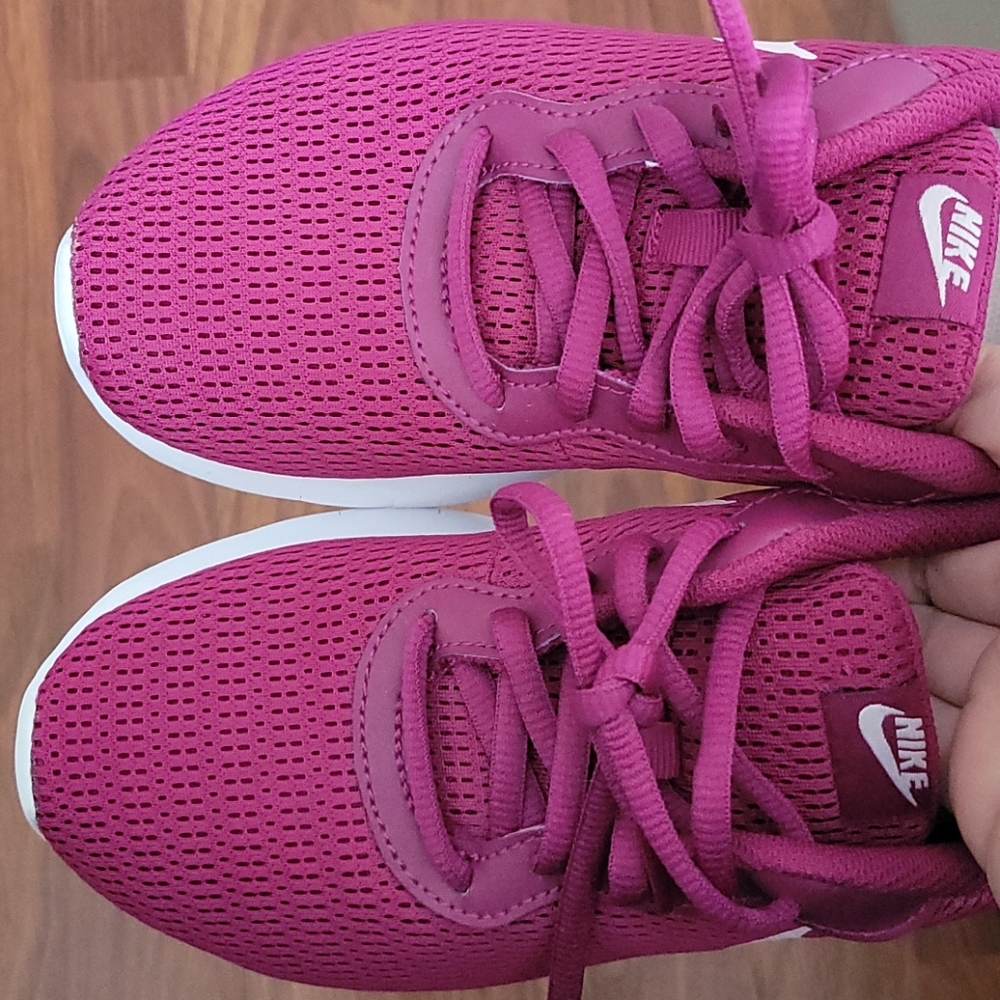 ✨️SOLD✨️Kids Maroon Nike Runners Size 3.5 EUC - Picture 10 of 11